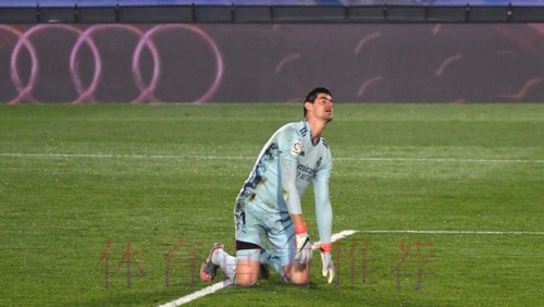 皇马后防失误人传人! 库瓦回传低级失误被进空门